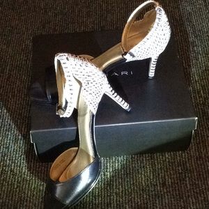 Ladies black and white Tahari sandal size 9